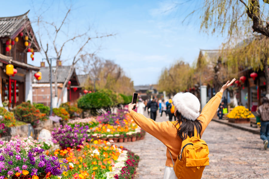 mujer turista en china