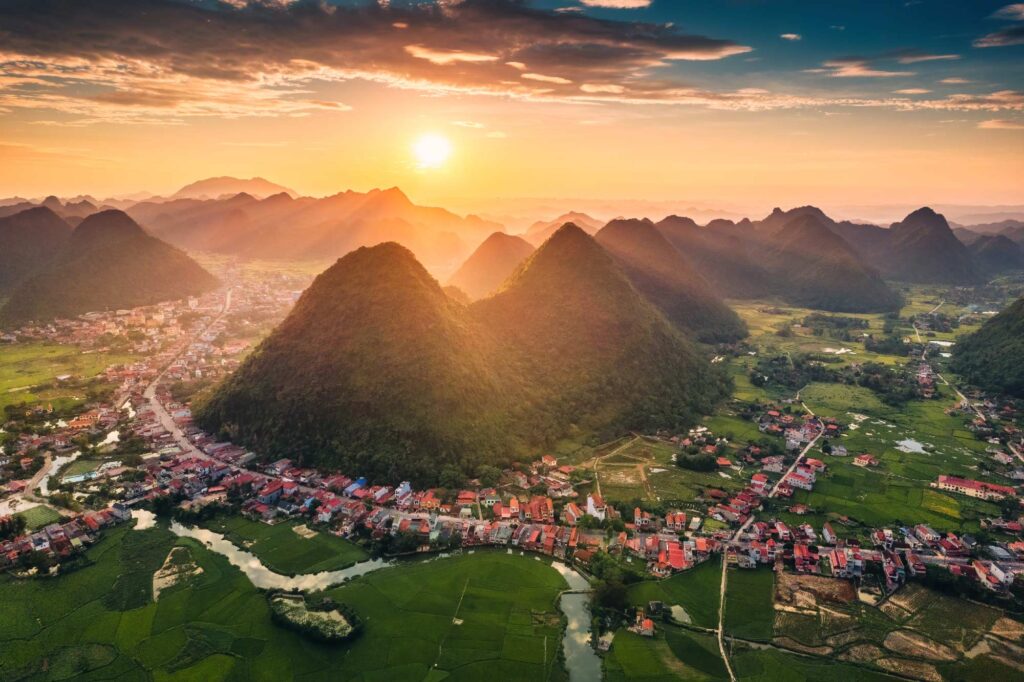 paisaje china montañas yangsho-atardecer-